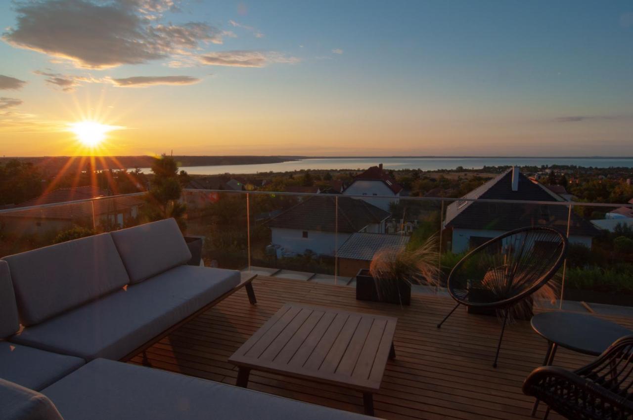 Skyline Resort Balatonalmadi Bagian luar foto