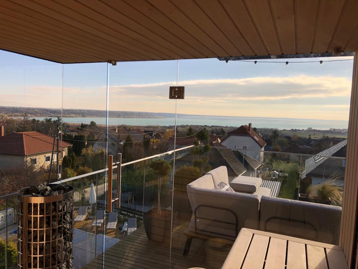 Skyline Resort Balatonalmadi Bagian luar foto
