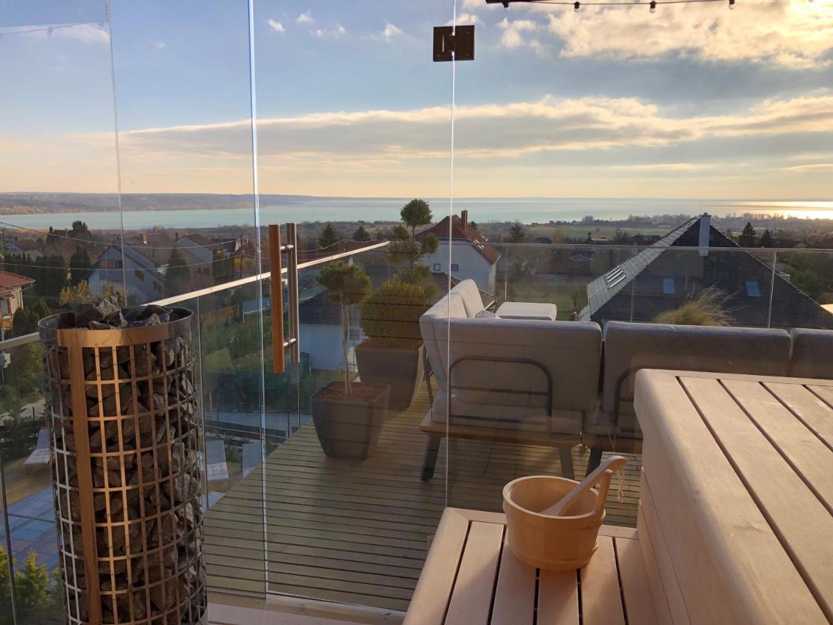 Skyline Resort Balatonalmadi Bagian luar foto