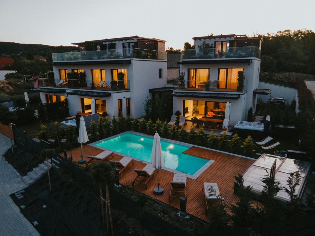 Skyline Resort Balatonalmadi Bagian luar foto